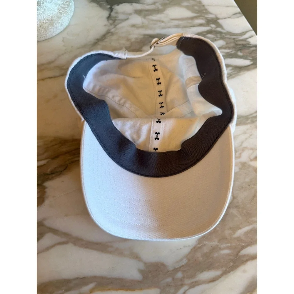 Under Armour‎ White Baseball Cap Hat Adjustable Strap Mens Womens Unisex